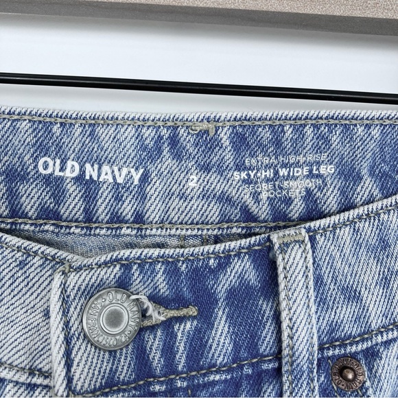 Old Navy Sky Hi High Rise Wide Leg Cargo Pocket Denim Jeans Womens Size 2 - Picture 4 of 5